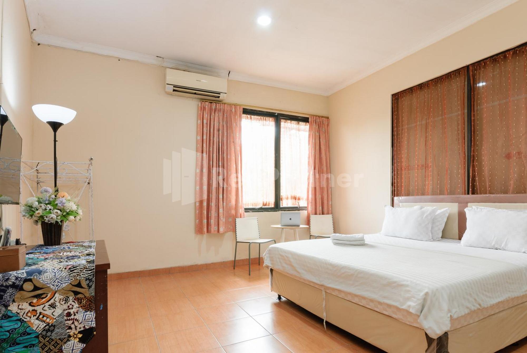 Sr Residence Near Mall Ciputra Cibubur Mitra Reddoorz Bekasi Exteriör bild