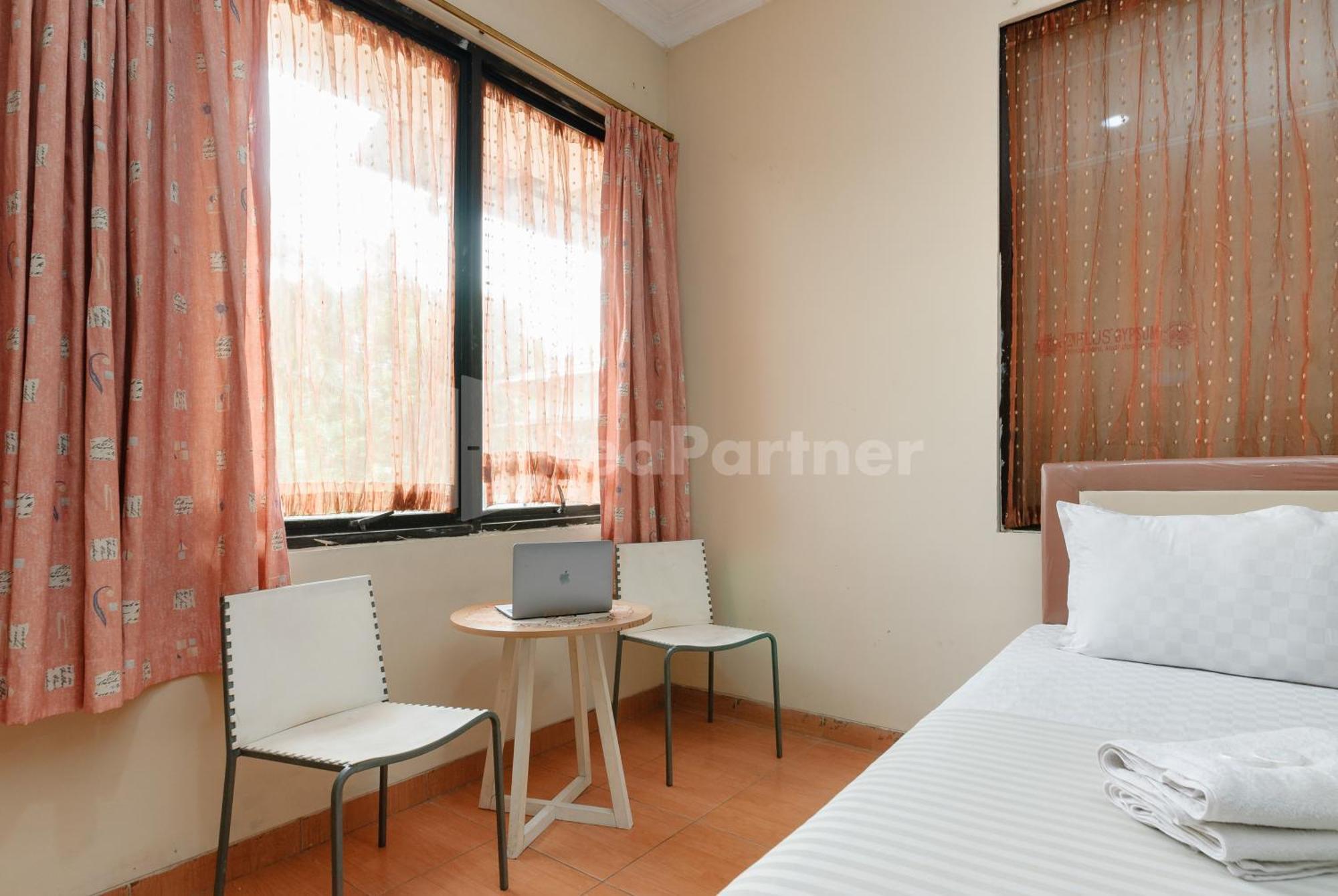 Sr Residence Near Mall Ciputra Cibubur Mitra Reddoorz Bekasi Exteriör bild